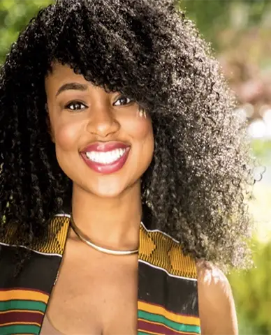 AlexciaThompsonHeadshot-cropped